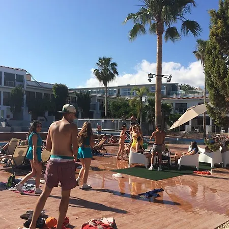 ホテル Pambos Napa Rocks - Adults Only アヤナパ