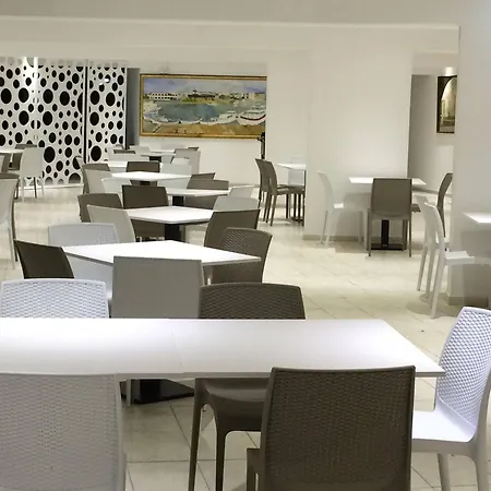 ホテル Pambos Napa Rocks - Adults Only アヤナパ